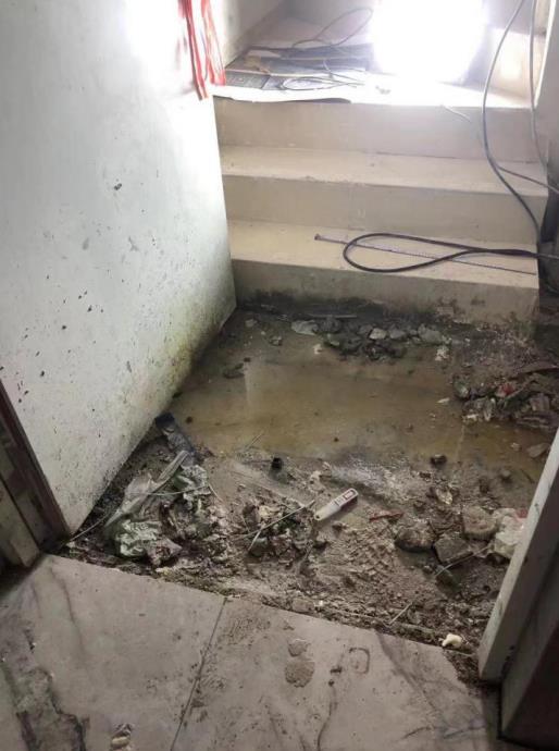 (房屋漏水現(xiàn)場)